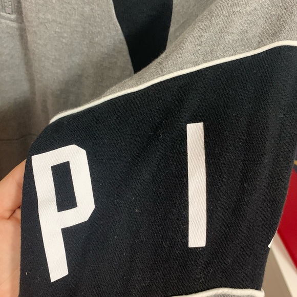 VICTORIA SECRET PINK CREWNECK - Picture 3 of 5